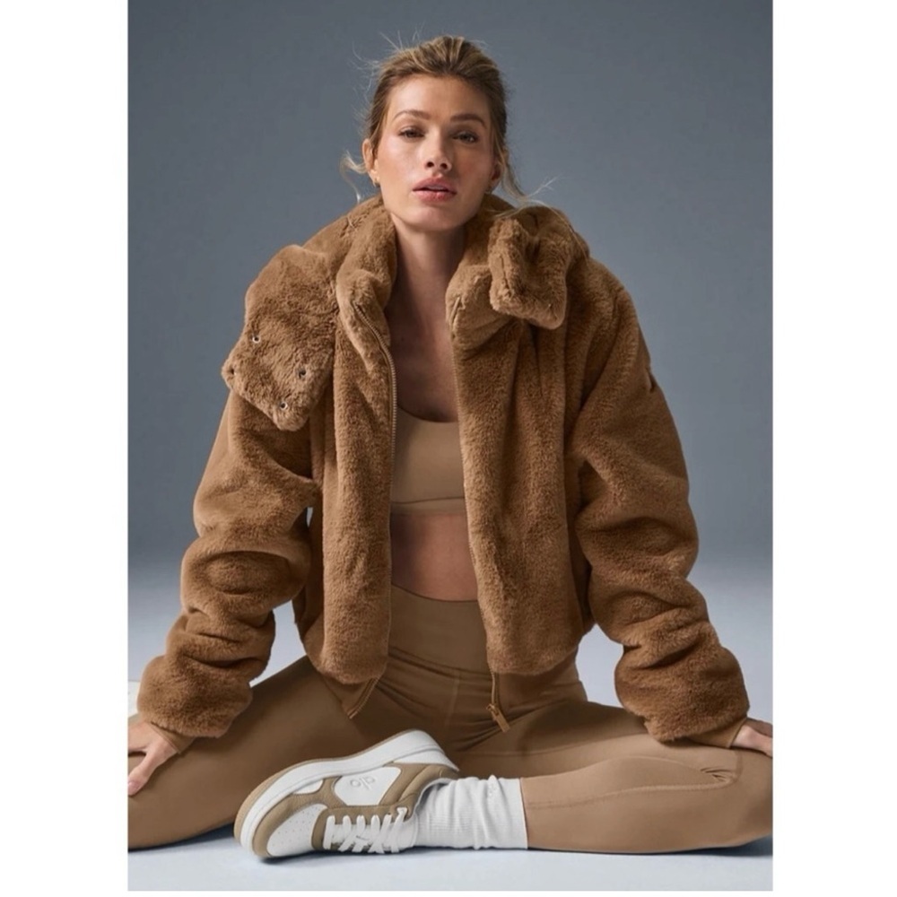 Alo Yoga Faux Foxy Fur Cropped Jacket Toasted Almond Sz XS W Removable Hoodie - Picture 2 of 7